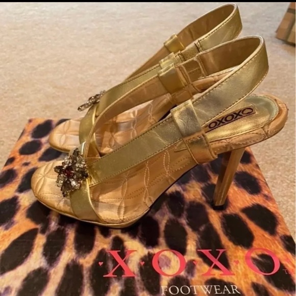 XOXO Gold Stilettos - Women’s Size 6 - Picture 2 of 6